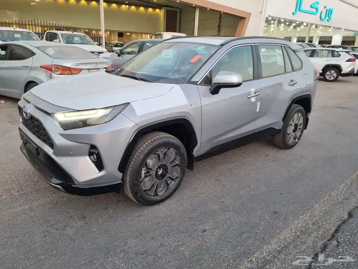 تويوتا راف 4 XLE نص فل هايبرد 2025 3