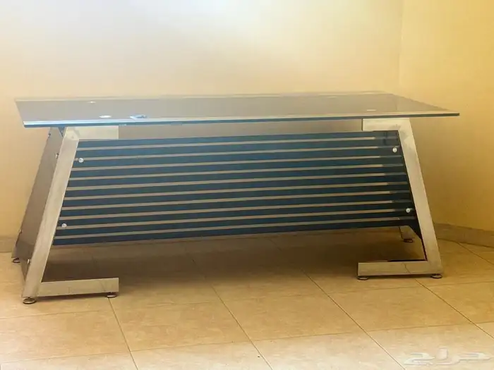 طاولة مكتب 0