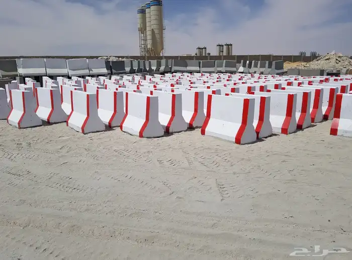 نوفر جميع أنواع أعمدة الإنارة والقواعد الخرسانية 15