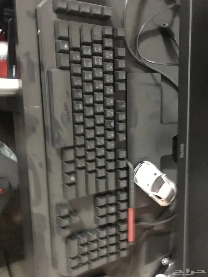 مكتبه قيمنق وشاشه وكيبورد ومارس 4