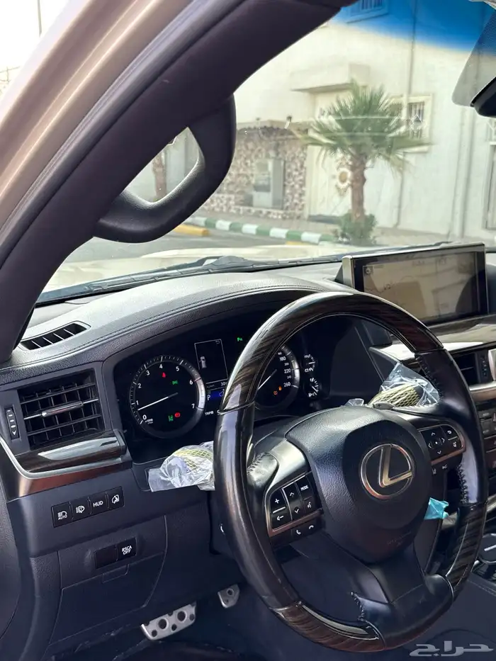 جيب لكزس 2018 17