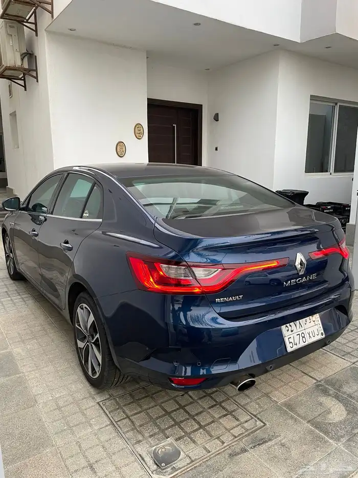 2018 رينو ميقان نص فل شاشة كبيرة 5