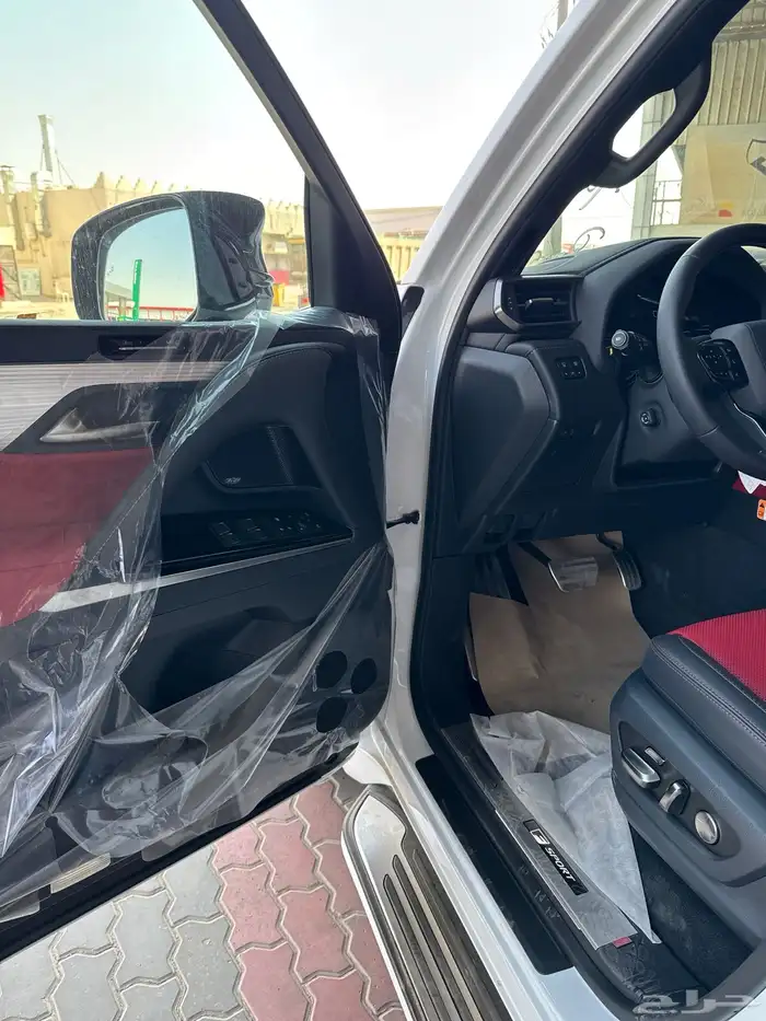 لكزس LX600 فئة F-SPORT بنزين 2025 7