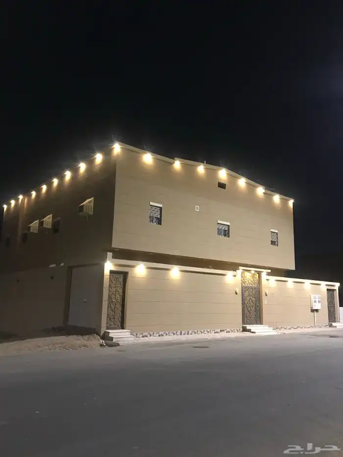 دور أرضي مستقل مع حوش ومدخلين للايجار في جدة 7