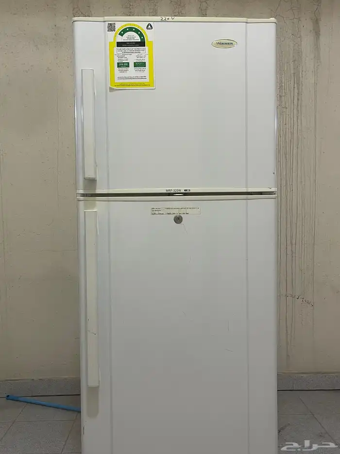 ثلاجة نظيفه للبيع ع الشرط 1