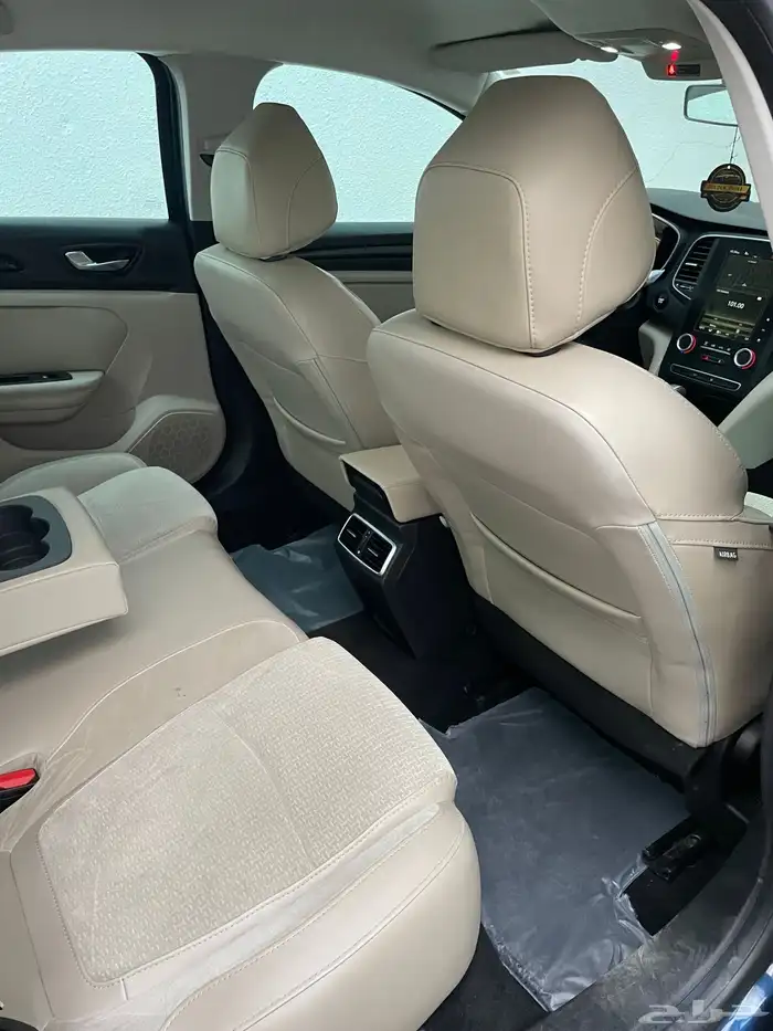 2018 رينو ميقان نص فل شاشة كبيرة 15