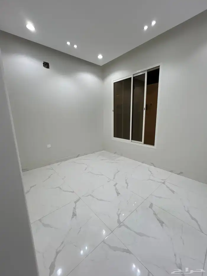 للبيع فلتين بالرياض حي الخليج 9