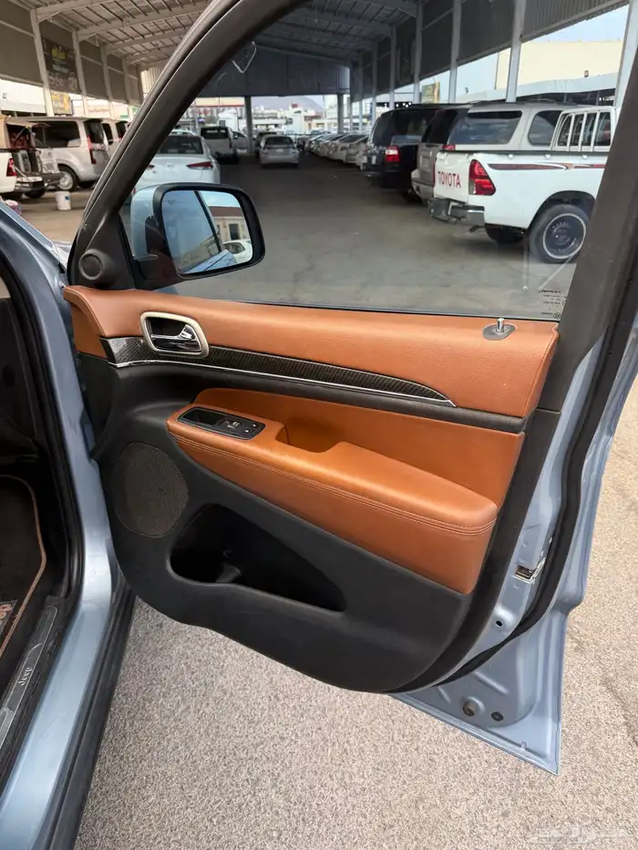 للبيع جيب جراند شيروكي 2013 22