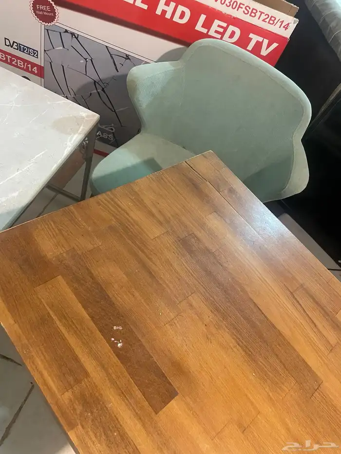 طاولات وكراسي ولمبات ع شكل اكواب وغلابه كبيره 4