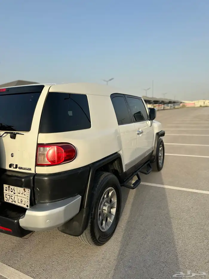 للبيع سيارة اف جي كروزر فل كامل 9