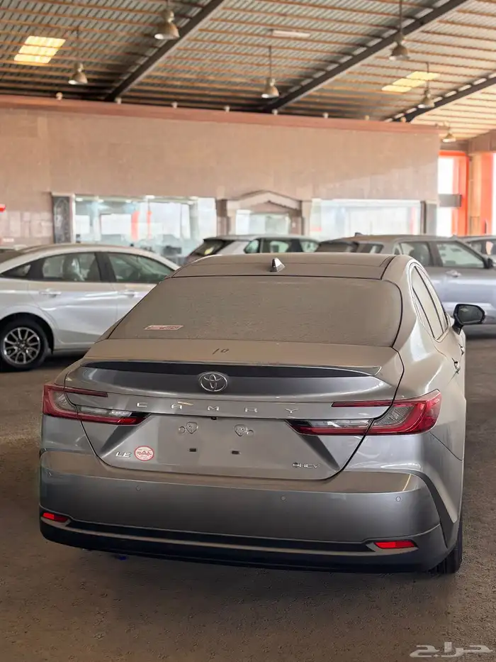 كامري LE هايبرد 2025 تيتانيوم 10