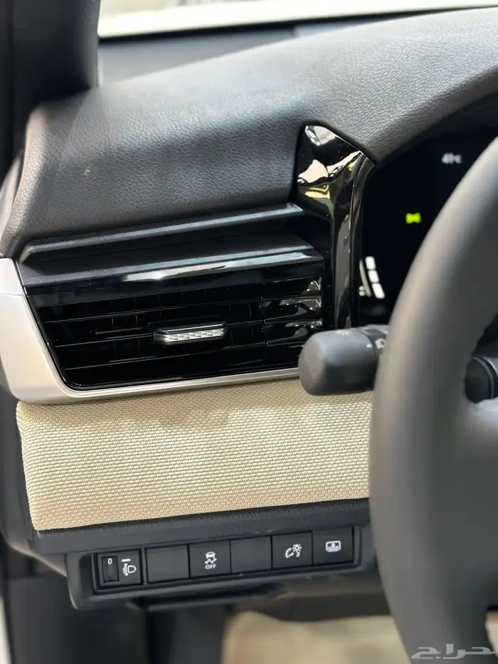 تويوتا كامري LE بنزين الوان ابيض موديل 2025 19