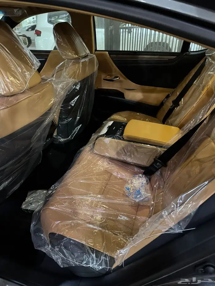 لكزس ES350 فئة CC بنزين 2025 10
