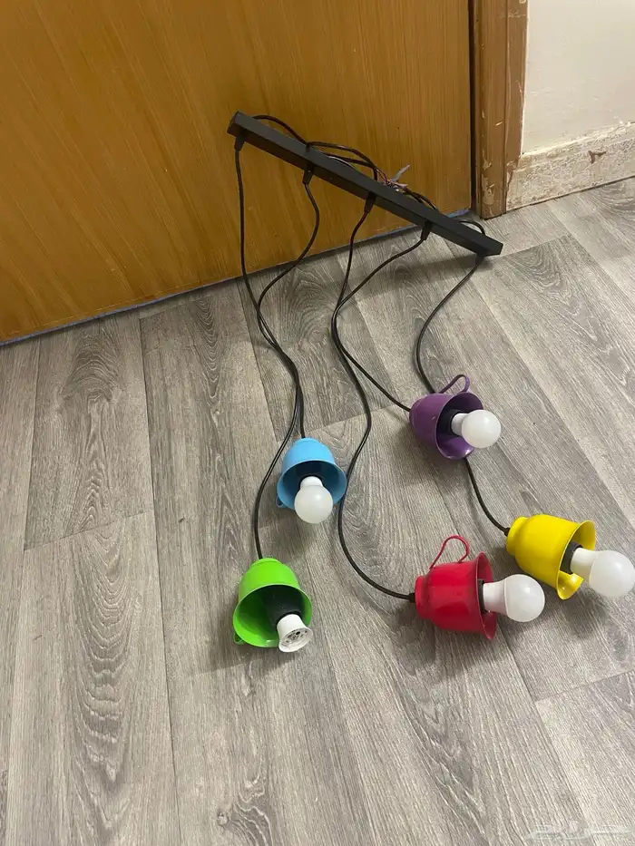 طاولات وكراسي ولمبات ع شكل اكواب وغلابه كبيره 0