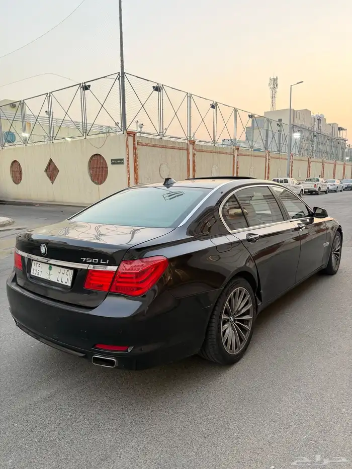 بي ام دبيلو 2009 ( مخزن ) اقبل البدل المناسب 18