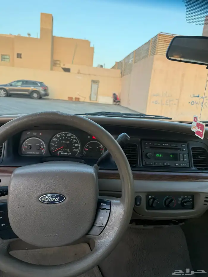 فورد فكتوريا بوليسي مع لوحه مميزه 11