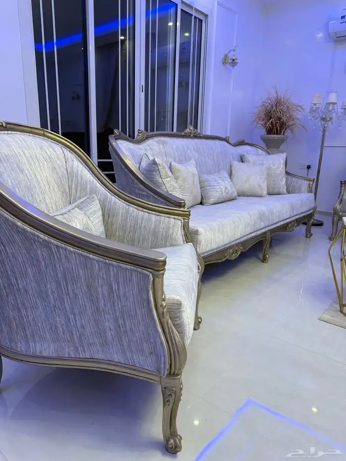 كنب صاله فخم مع طاولات الضيافه 4