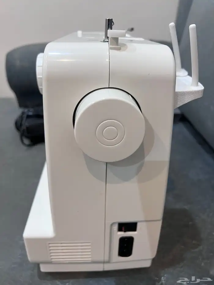 ماكينة خياطة نظيفة و شبه جديدة SINGER promise 6