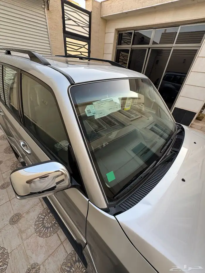 للبيع جيب مستوبيشي باجيرو فل كامل عداد قليل علامة ذهبيه 6