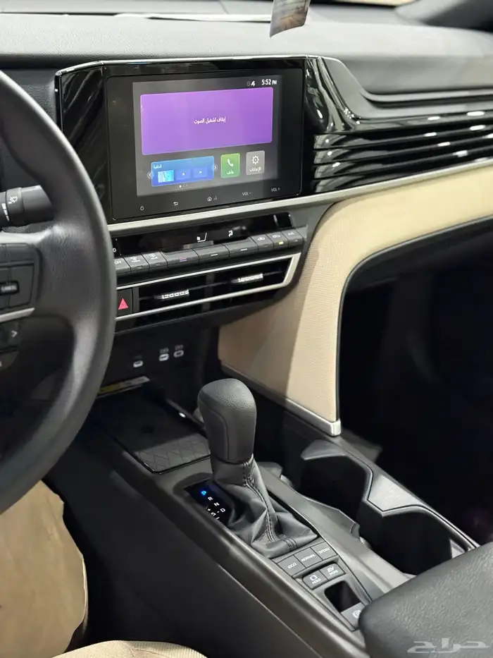 تويوتا كامري 2025 E هايبرد اصفار 12