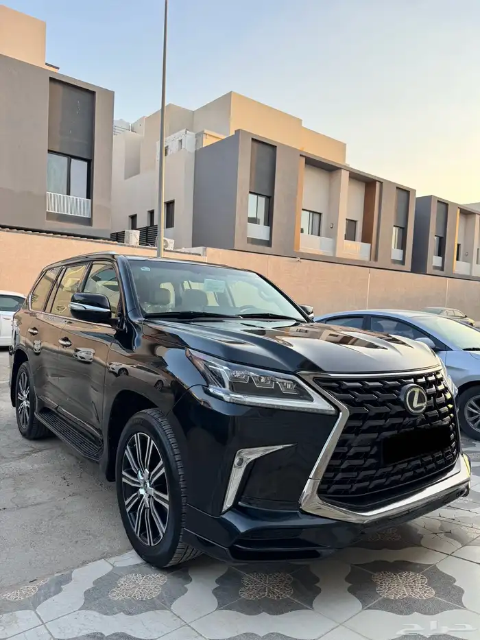 لكزس 2021 اسود 1