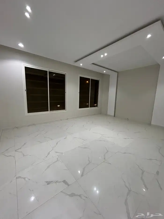 للبيع فلتين بالرياض حي الخليج 19