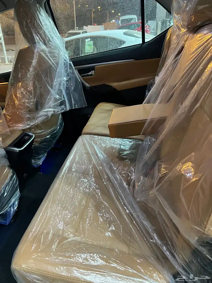 تويوتا فورتشنر VX3 بنزين 2025 9