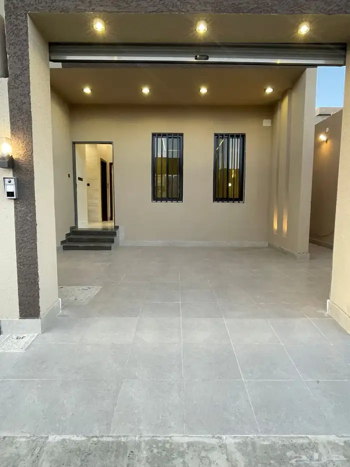 للبيع شقق ارضيه بباكيه سياره تشطيب ممتاز ابها حي الزهور 3