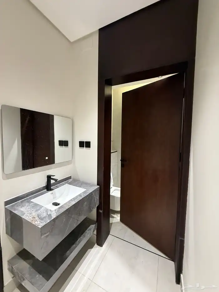 للبيع شقق ارضيه وشقق علويه ف ابها المحاله حي الزهور 24