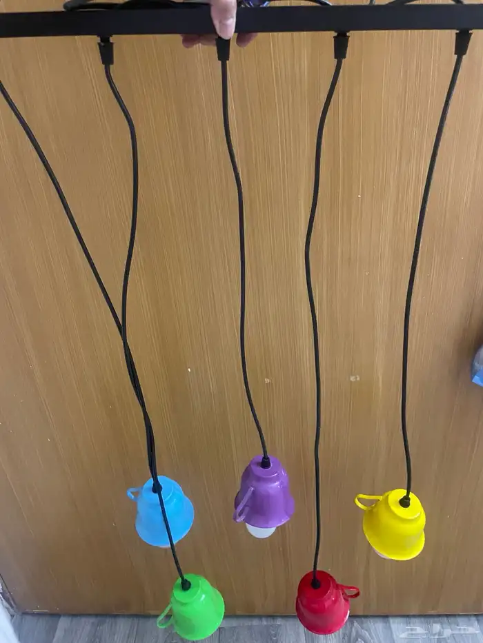 طاولات وكراسي ولمبات ع شكل اكواب وغلابه كبيره 1