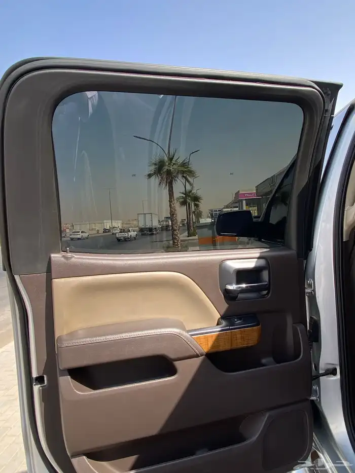 سييرا 2016 فل كامل Z71 اللون فضي SLE 31