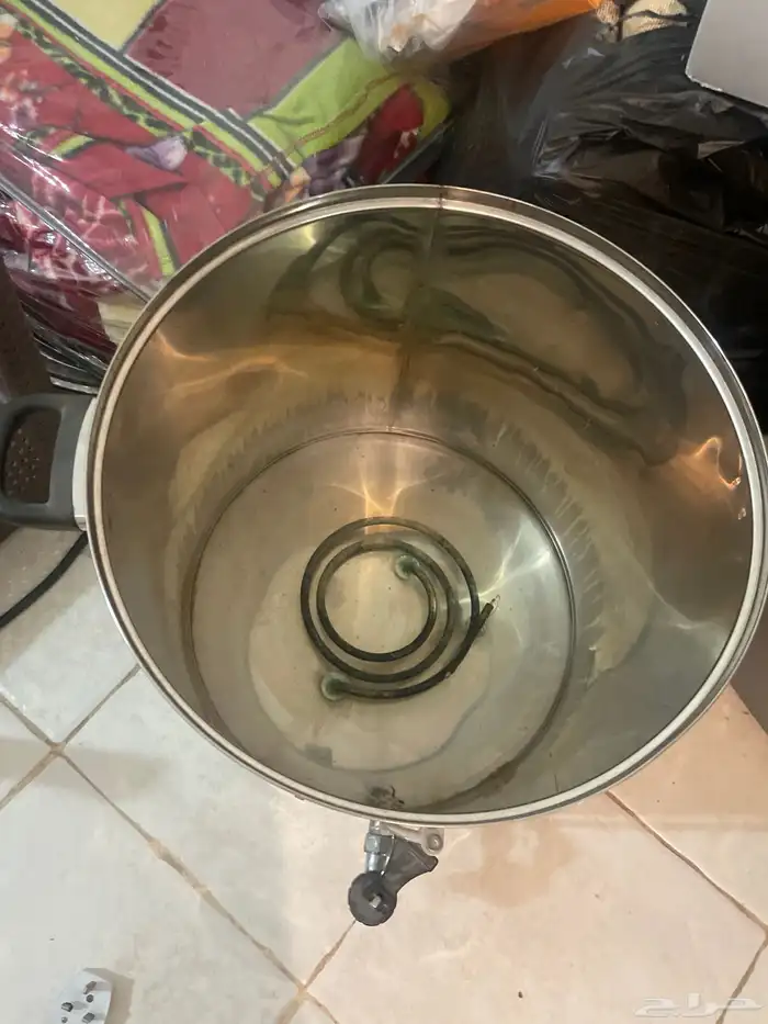 طاولات وكراسي ولمبات ع شكل اكواب وغلابه كبيره 12