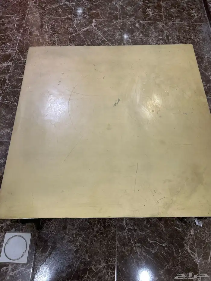 شاشه وطاولتين للبيع 4