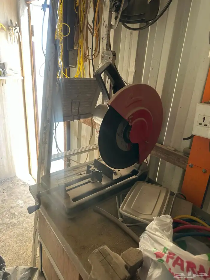 منشار كهربائي بطاولة ومعدات 2
