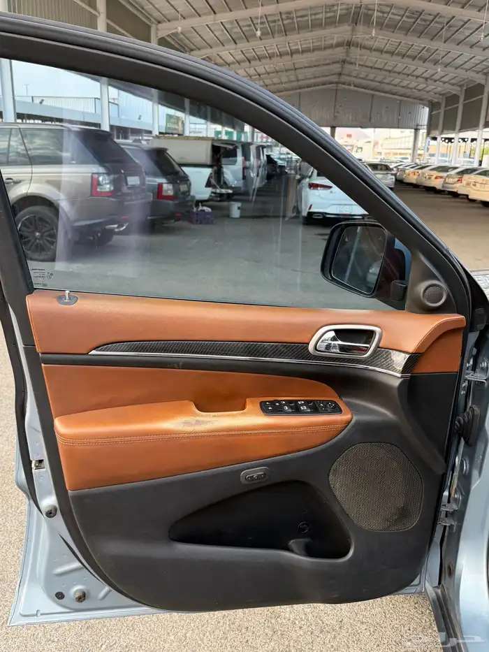 للبيع جيب جراند شيروكي 2013 12