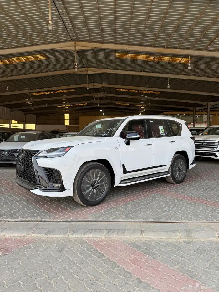 لكزس LX600 فئة F-SPORT بنزين 2025 0