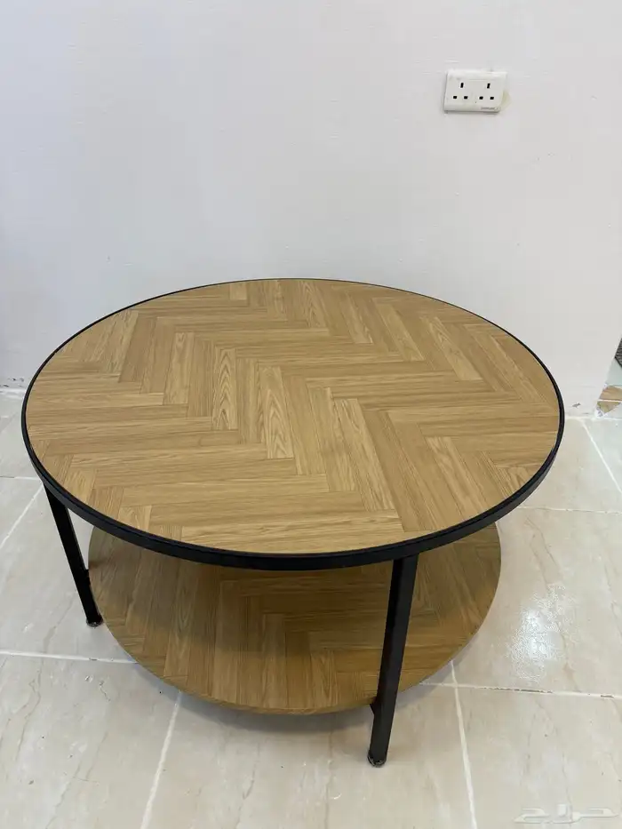 طاولة كبيره نظيفه جدا 200 ريال لتواصل القريات 0