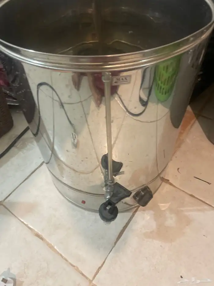 طاولات وكراسي ولمبات ع شكل اكواب وغلابه كبيره 13