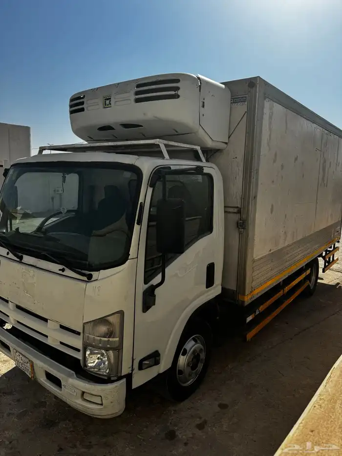 للبيع دينا ايسوزو 2012 5 متر 0