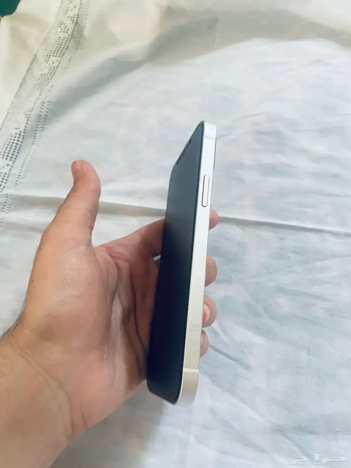 للبيع ايفون 12 لون ابيض 4