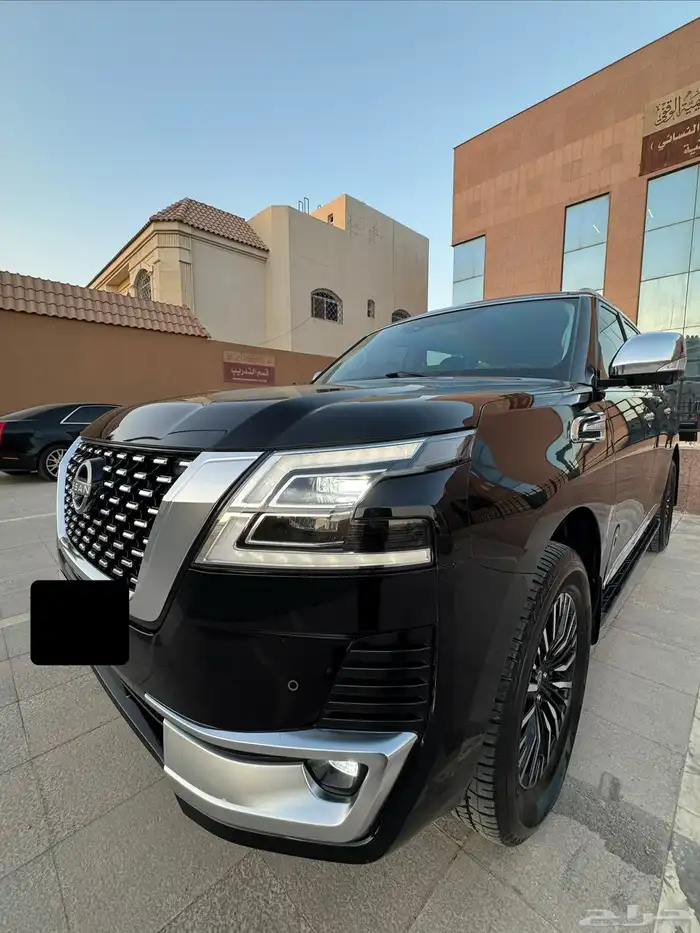 للبيع باترول 2023 بلاتينوم أسودV6 8