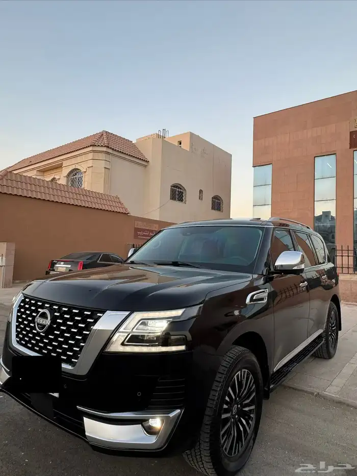 للبيع باترول 2023 بلاتينوم أسودV6 19