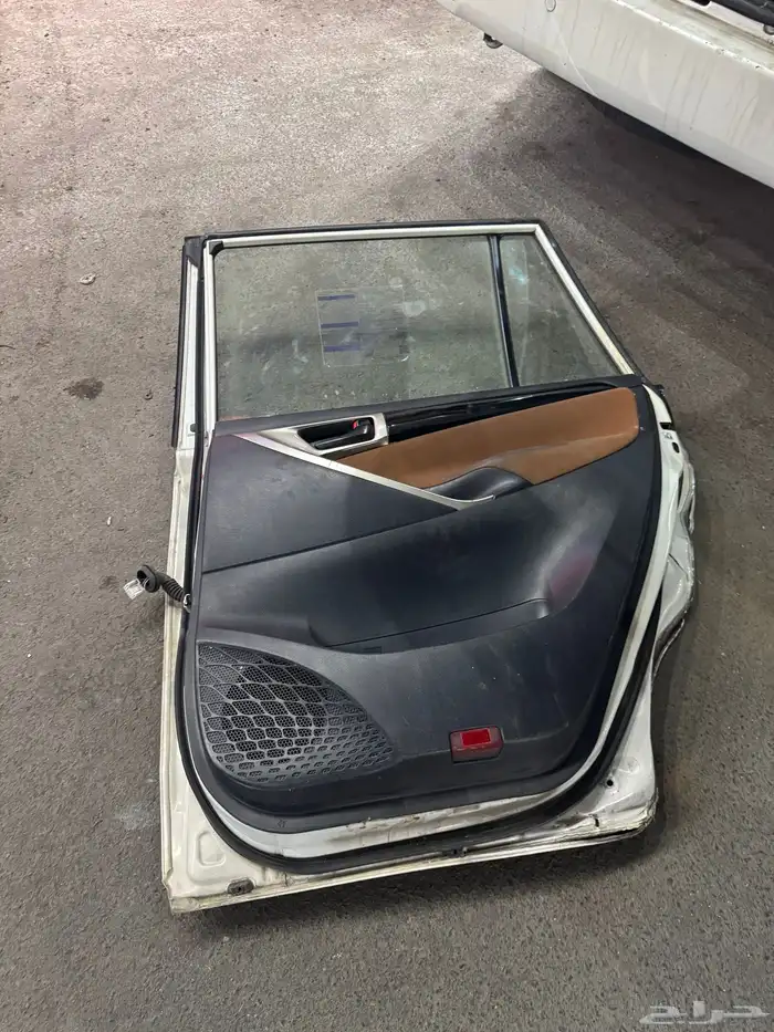 أغراض وقطع باب خلفي يمين كاملة انوفا من 2016 الى2023 0