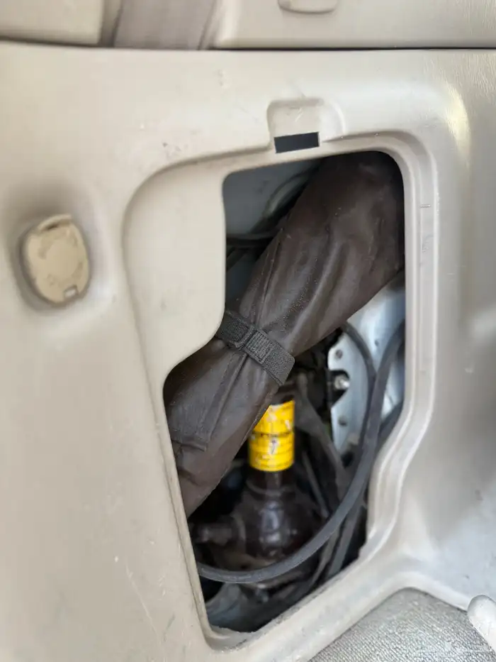 لاندكلوزر 2007 فل كامل ونش قير عادي 26