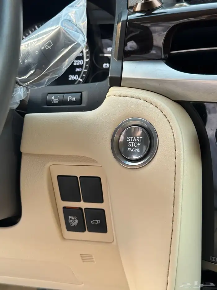 لكزس 2021 اسود 16