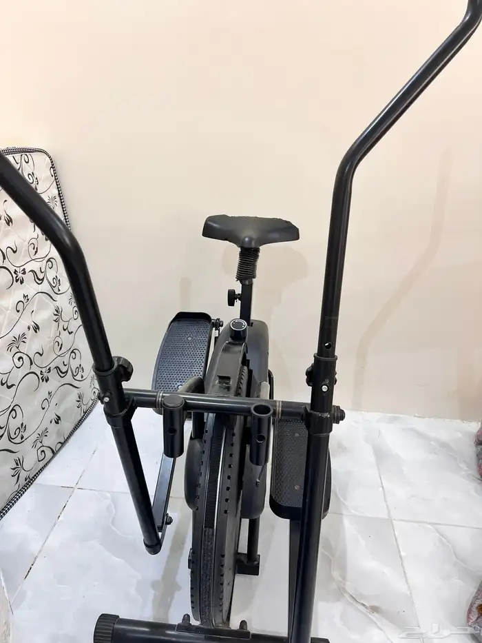 دراجه رياضيه وأدوات التمرين 1