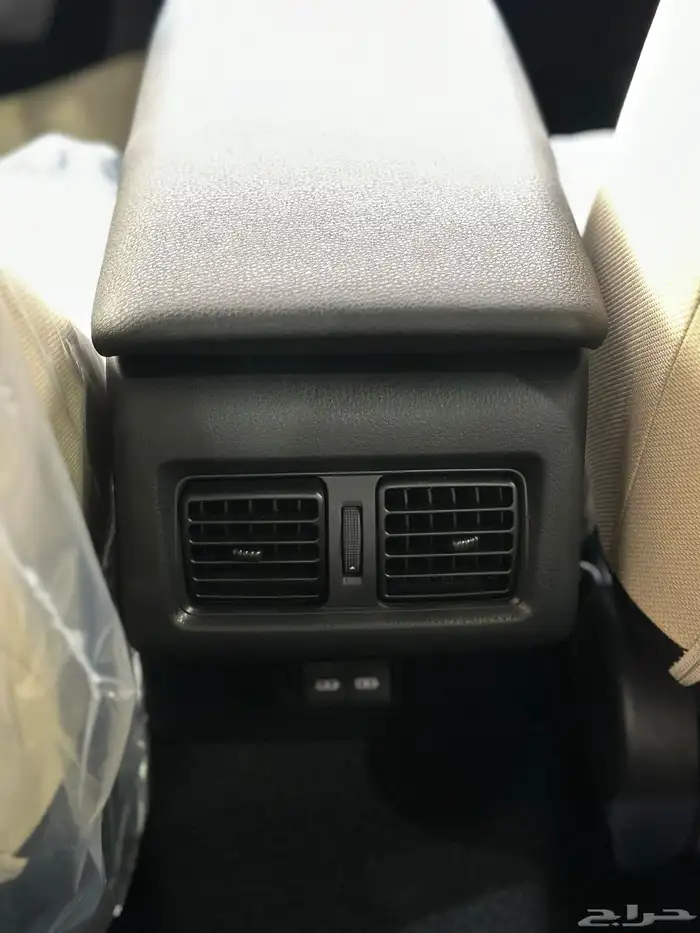 تويوتا كامري LE بنزين الوان ابيض موديل 2025 10