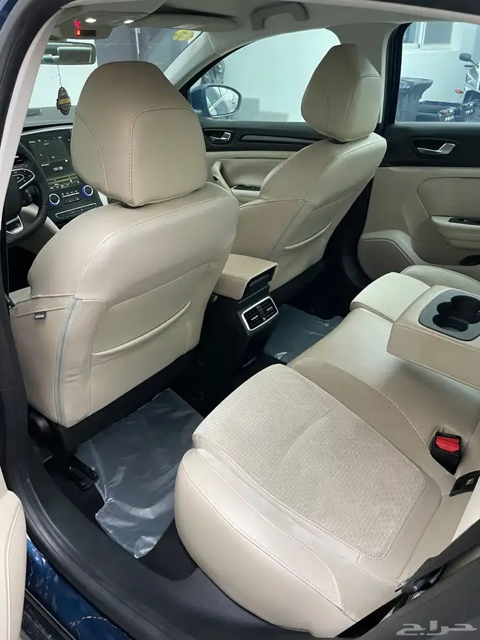 2018 رينو ميقان نص فل شاشة كبيرة 10