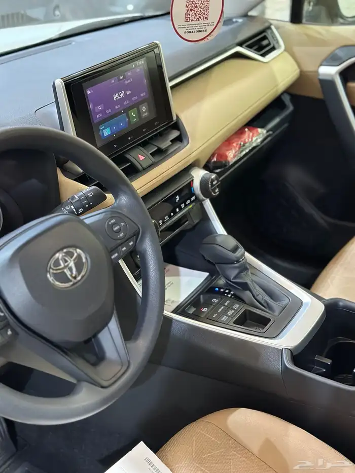 تويوتا راف فور XLI فتحة سقف الوان فضي موديل 2025 15