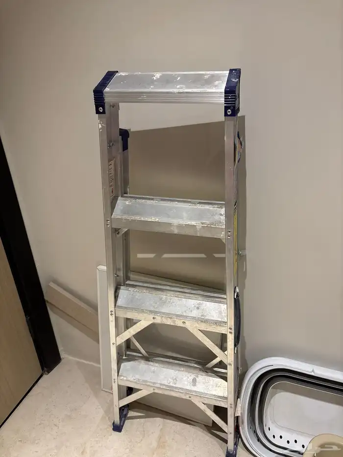 للبيع سلم حديد 0